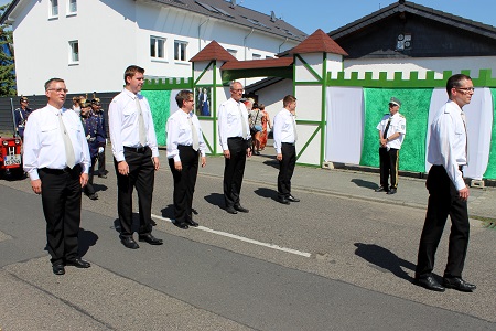 Ein strahlendes Königspaar und treffsichere Spielleute beim 73. Schützenfest in unserem Heimatort vom 4. August 2015