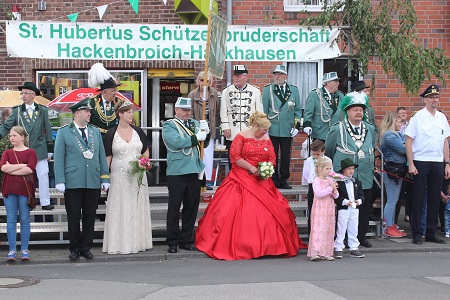 Großer Festumzug mit Königsparade des 89. Großen Schützen- und Volksfestes der St. Hubertus Schützenbruderschaft 1927 e.V. Hackenbroich-Hackhausen am 19. Juni 2016