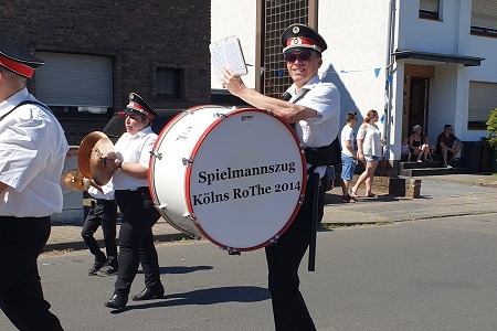 Festumzug mit Parade des 99. Schützen- und Heimatfestes der St. Hubertus-Schützenbruderschaft Dormagen-Horrem e.V. 1920 am 2. Juni 2019