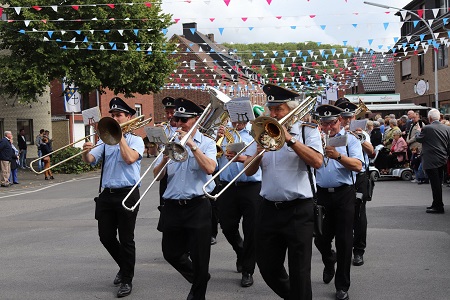 Sternmarsch und Festzug mit Parade An St. Lambertus des Schützen- und Heimatfestes des St. Sebastianus Bürgerschützenvereins Neurath 1519/1892 e.V. am 8. September 2019