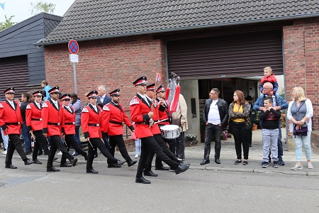 Sternmarsch und Festzug mit Parade An St. Lambertus des Schützen- und Heimatfestes des St. Sebastianus Bürgerschützenvereins Neurath 1519/1892 e.V. am 8. September 2019