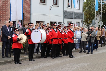 Sternmarsch und Festzug mit Parade An St. Lambertus des Schützen- und Heimatfestes des St. Sebastianus Bürgerschützenvereins Neurath 1519/1892 e.V. am 8. September 2019