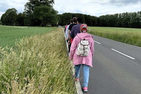 "Vatertagstour" an Christi Himmelfahrt des Spielmannszuges Kölns RoThe im und um das Escher Laach am 26. Mai 2022