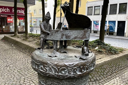 Zugabend zum achten Jahrestag unserer Gründung mit der Führung „Prinz, Kamelle un' Alaaf - der Kölsche Fastelovend“ sowie Essen im FRÜH am Dom samt Ermittlung der neuen Majestät unseres Spielmannszuges am 2. Oktober 2022