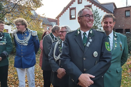 Großer Zapfenstreich zu Ehren von Raimund Helmes und Roland Helmes anlässlich ihrer Ernennung zum Ehrenvorstand unseres Spielmannszuges sowie offizielle Amtsübergabe an unseren Tambourmajor Alexander Helmes und unsere stellvertretende Tambourmajorin Virginia Steffens am 19. Oktober 2022