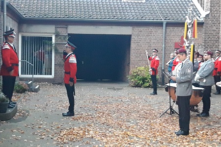 Großer Zapfenstreich zu Ehren von Raimund Helmes und Roland Helmes anlässlich ihrer Ernennung zum Ehrenvorstand unseres Spielmannszuges sowie offizielle Amtsübergabe an unseren Tambourmajor Alexander Helmes und unsere stellvertretende Tambourmajorin Virginia Steffens am 19. Oktober 2022