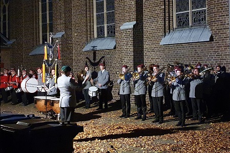 Großer Zapfenstreich zu Ehren von Raimund Helmes und Roland Helmes anlässlich ihrer Ernennung zum Ehrenvorstand unseres Spielmannszuges sowie offizielle Amtsübergabe an unseren Tambourmajor Alexander Helmes und unsere stellvertretende Tambourmajorin Virginia Steffens am 19. Oktober 2022