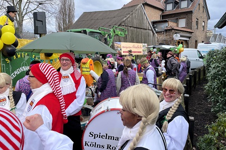 Escher Karnevalszug der Dorfgemeinschaft »Greesberger« Esch 1953 e.V. am 11. Februar 2024