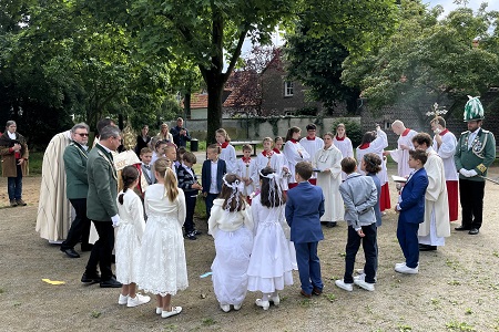 Fronleichnamsfest der katholischen Kirchengemeinde St. Pankratius Am Worringer Bruch am 30. Mai 2024