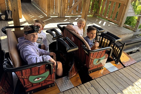 Jugendfahrt in den niederländischen Freizeitpark Toverland am 8. Juni 2024