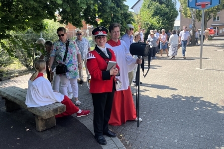 Fronleichnamsfest der katholischen Kirchengemeinde St. Pankratius Am Worringer Bruch in Köln-Rheinkassel/Langel am 19. Juni 2025