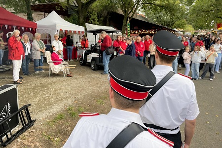 Abholung des Zacheies' beim Escher Dorffest (Escher Kirmes - Kirchweih) der Dorfgemeinschaft »Greesberger« Esch 1953 e.V. in Köln-Esch am 13. September 2025