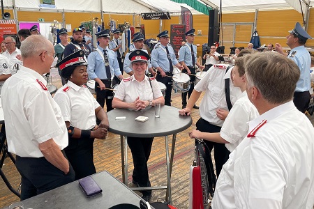 Choral, Gefallenenehrung, Kranzniederlegung am Denkmal mit Kirchenparade An St. Lambertus sowie Frühkonzert des Schützen- und Heimatfestes des St. Sebastianus Bürgerschützenvereins Neurath 1519/1892 e.V. in Grevenbroich-Neurath am 14. September 2025